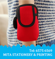 畢業帽/ 呔/ 圍裙/ T恤/ 衛衣/ 外套/ 風褸/ 襪/ 絲巾