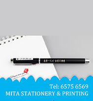 畢業帽/ 呔/ 圍裙/ T恤/ 衛衣/ 外套/ 風褸/ 襪/ 絲巾