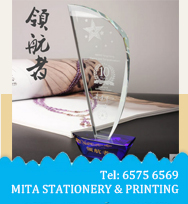 畢業帽/ 呔/ 圍裙/ T恤/ 衛衣/ 外套/ 風褸/ 襪/ 絲巾