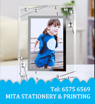 畢業帽/ 呔/ 圍裙/ T恤/ 衛衣/ 外套/ 風褸/ 襪/ 絲巾