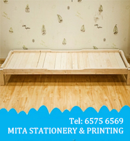 畢業帽/ 呔/ 圍裙/ T恤/ 衛衣/ 外套/ 風褸/ 襪/ 絲巾