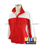 畢業帽/ 呔/ 圍裙/ T恤/ 衛衣/ 外套/ 風褸/ 襪/ 絲巾