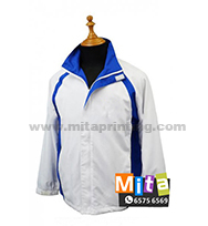 畢業帽/ 呔/ 圍裙/ T恤/ 衛衣/ 外套/ 風褸/ 襪/ 絲巾