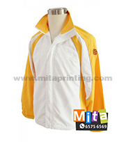 畢業帽/ 呔/ 圍裙/ T恤/ 衛衣/ 外套/ 風褸/ 襪/ 絲巾