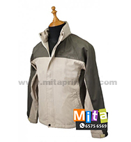 畢業帽/ 呔/ 圍裙/ T恤/ 衛衣/ 外套/ 風褸/ 襪/ 絲巾